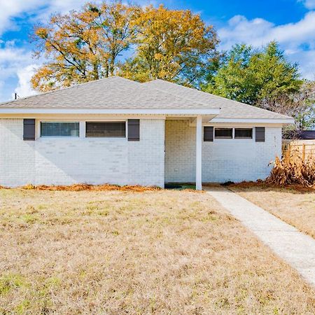 House In Mobile Newly Renovated! Quiet & Centrally Located! Exterior photo